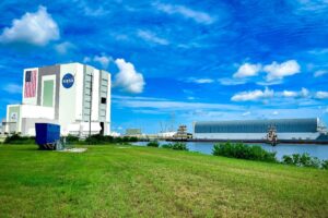 Artemis II core stage arrives At The KSC Vab